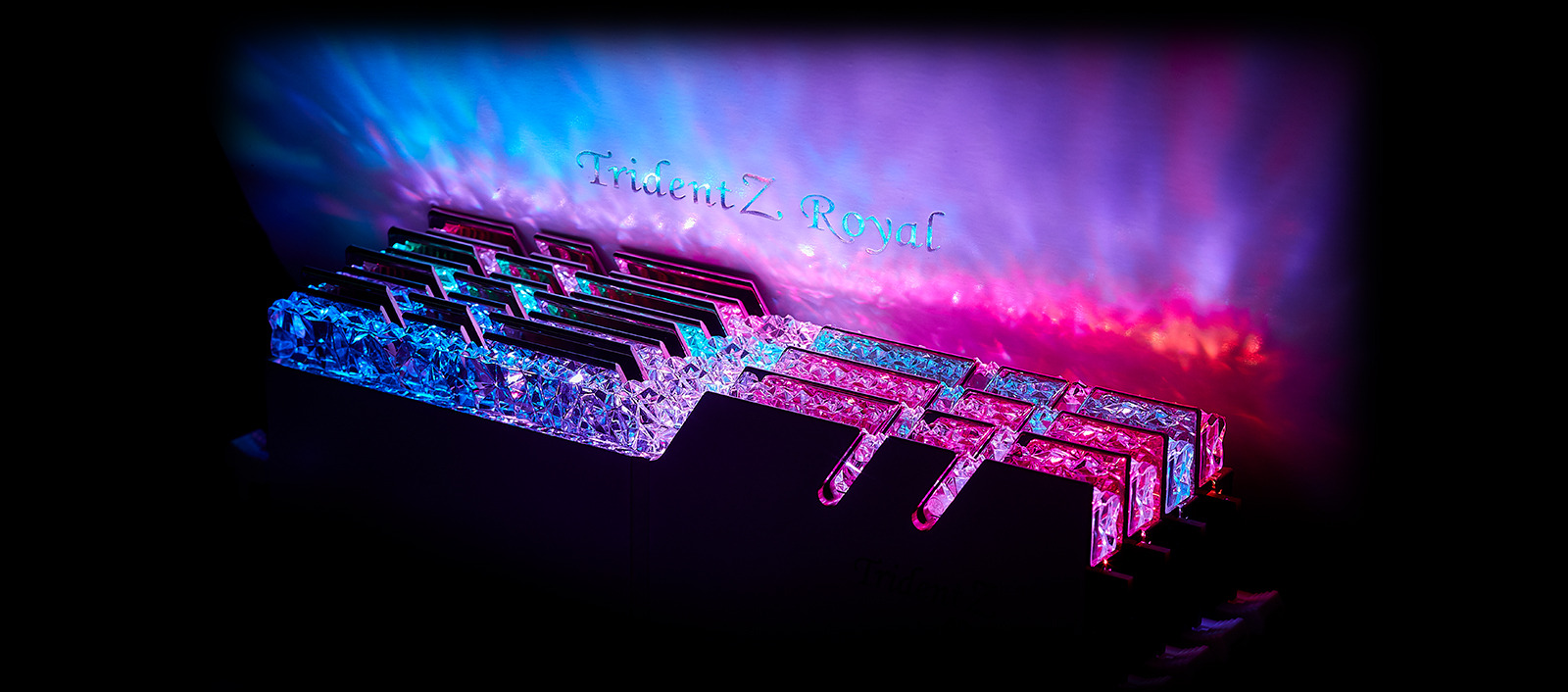 حافظه رم دسکتاپ دو کاناله G.SKILL مدلTrident Z Royal DDR4-3200/ 16GB (2x8GB) حافظه رم دسکتاپ دو کاناله G.SKILL مدلTrident Z Royal DDR4-3200/ 16GB (2x8GB)