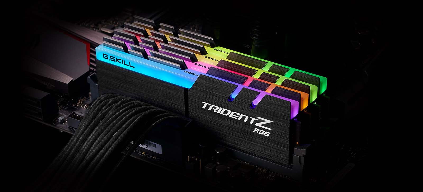 حافظه رم دسکتاپ دو کاناله G.SKILL مدل Trident Z RGB DDR4 32GB 4266MHz CL17 حافظه رم دسکتاپ دو کاناله G.SKILL مدل Trident Z RGB DDR4 32GB 4266MHz CL17